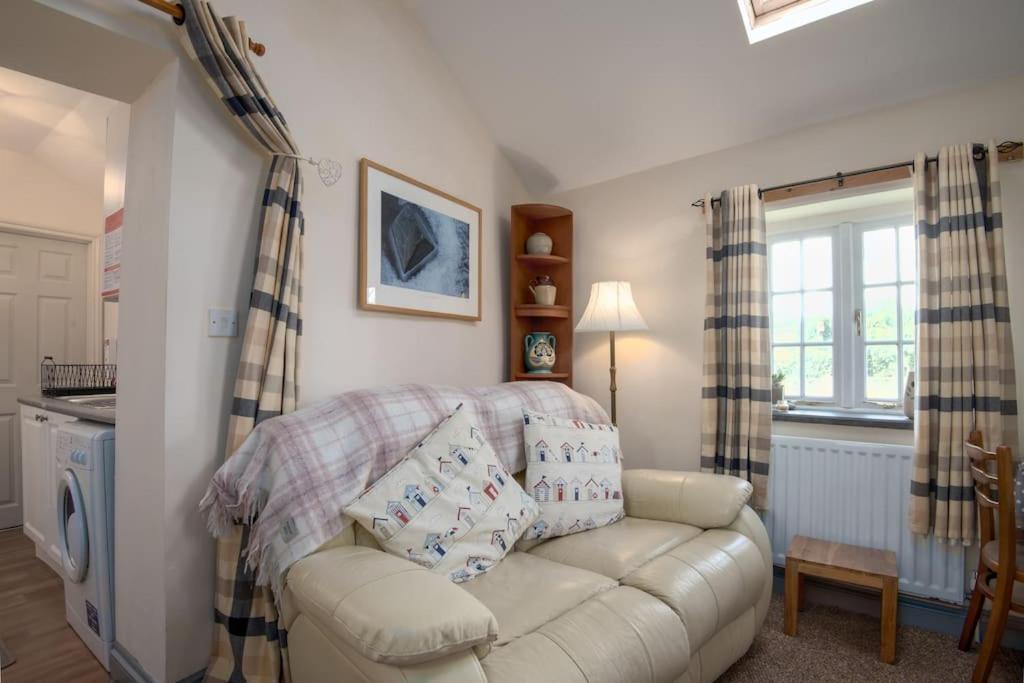 Coastal Cottage 'The Garden Cottage ' ฮาร์ทแลนด์ ภายนอก รูปภาพ